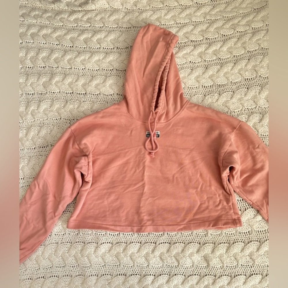 ✨Adidas Women Crop-Top Sweater, in good condition. ✨